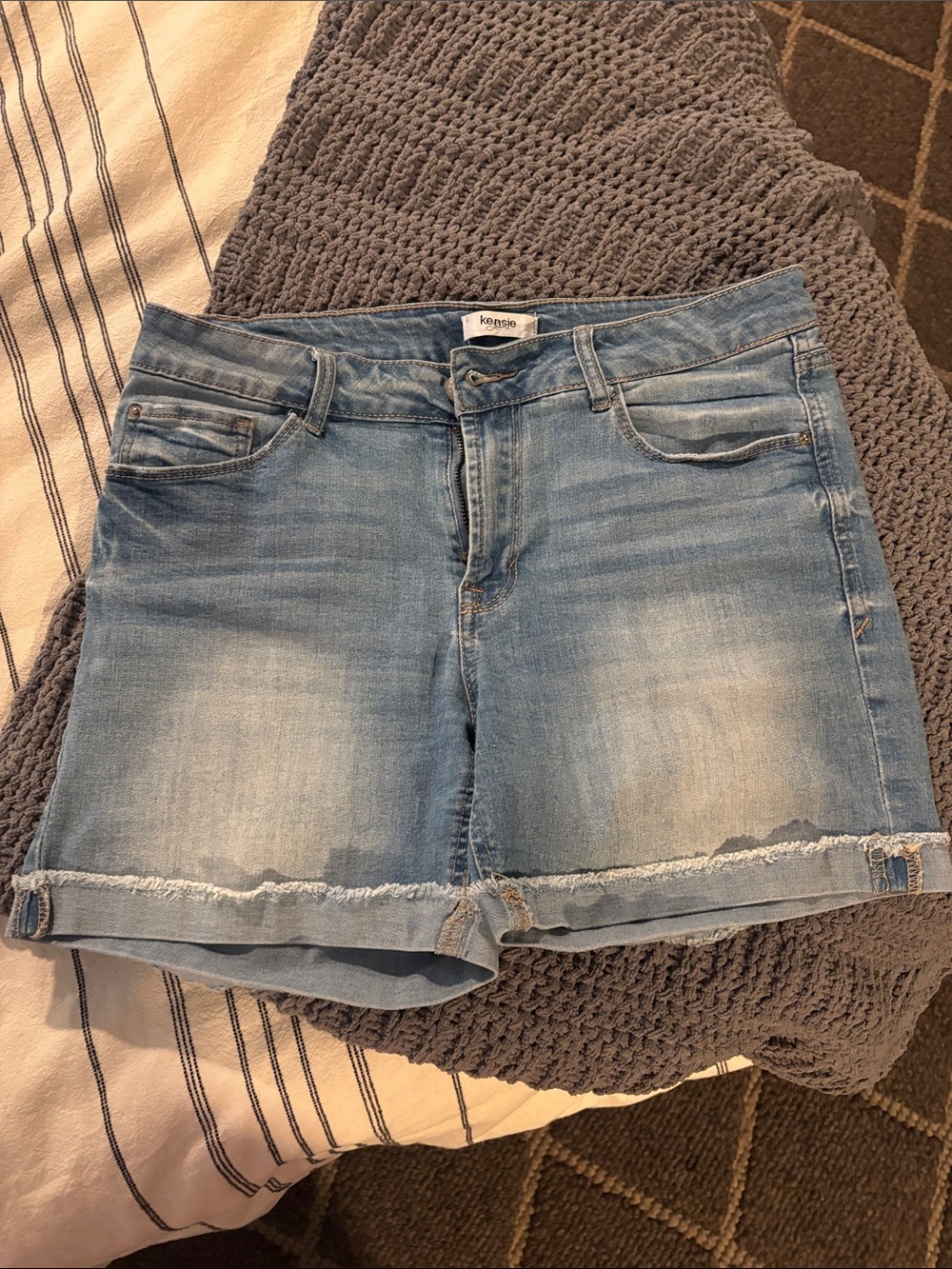 Women’s Kensie Light Blue Rolled Hem Denim Shorts (8/29)